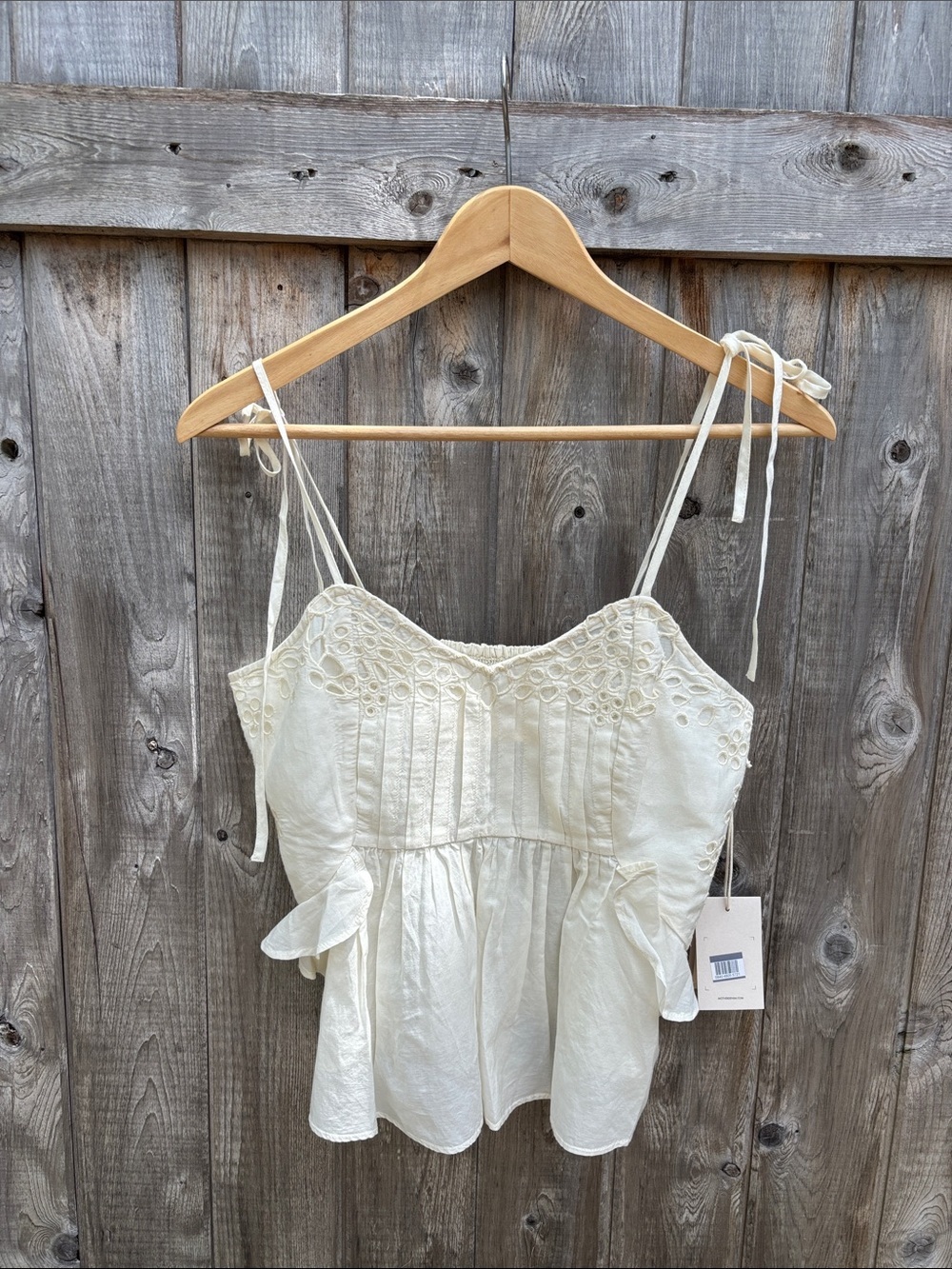 MOTHER The Fluttering Eyelet Ruffle Camisole
NWT
Size Medium